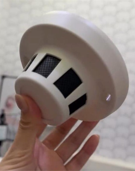 台中1商場「偵煙器藏鏡頭」直拍女廁、哺乳室入口！警方、商家接連出面回覆