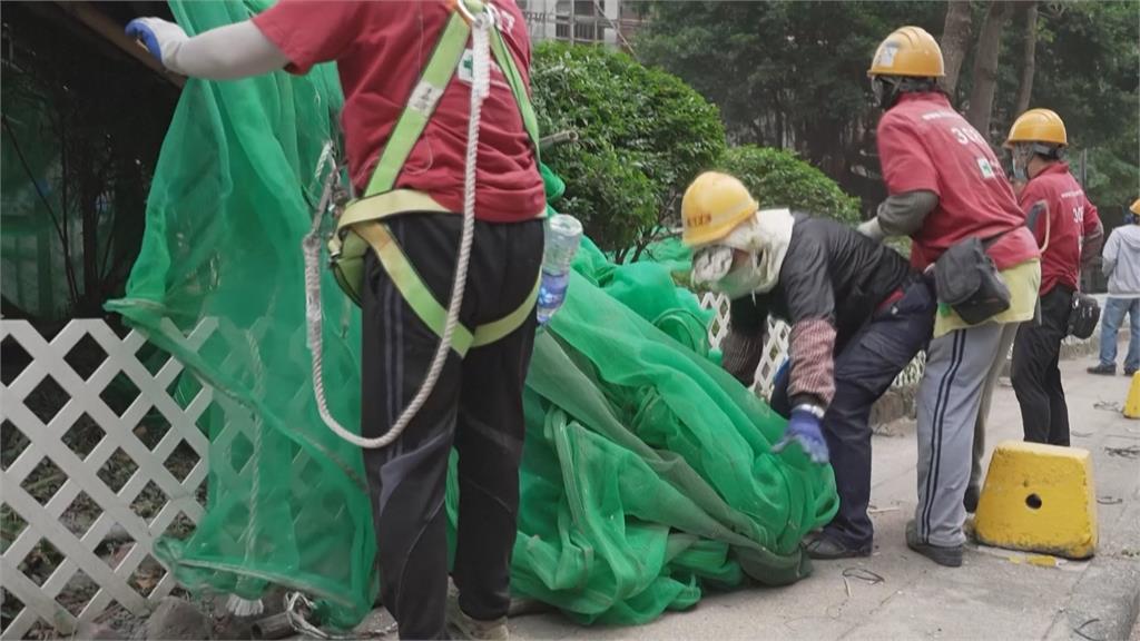 宏福苑大火棚網成焦點！　港府下令明天前「全部拆除」