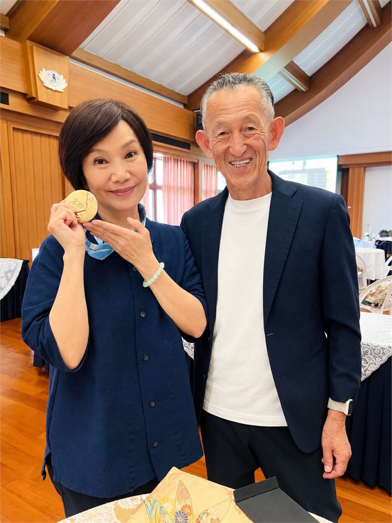 日本世壯運金牌得主跨海圓夢！曾野政男親贈金牌給唐美雲