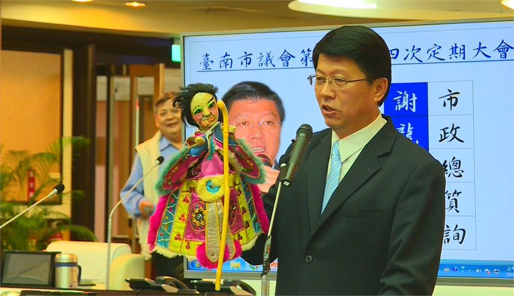 蹭棒球?謝龍介曾現蹤棒球場罷綠委 林俊憲批:污辱球迷聖地