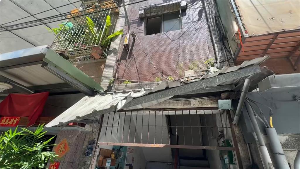 碰! 新北男墜一樓遮雨棚 住戶嚇壞以為「蜘蛛人大盜」