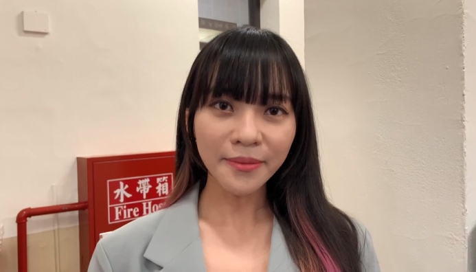快新聞/麥玉珍翻半天找不到報告 黃捷出手幫忙嘆:別自己不做功課還要找麻煩