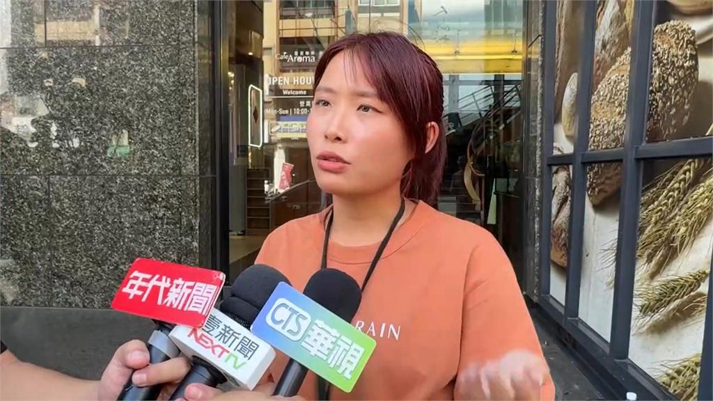 快新聞/矢板明夫遭襲擊!黑衣男尾隨突出手攻擊臉部 監視器畫面曝光了