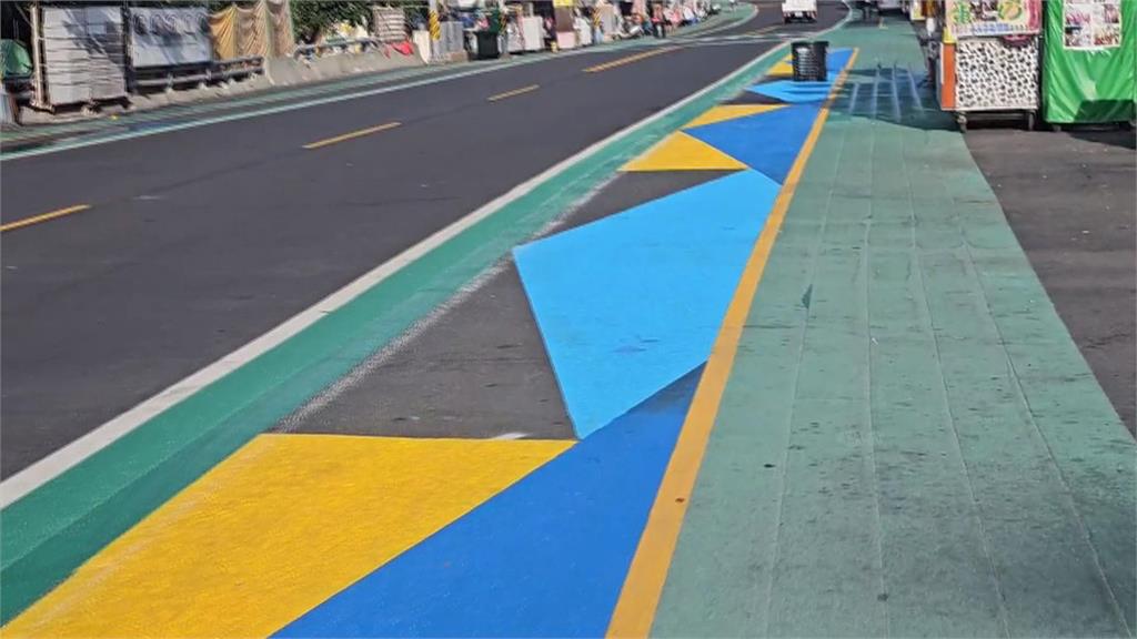 墾丁大街道路神秘色塊 外地遊客看了霧煞煞