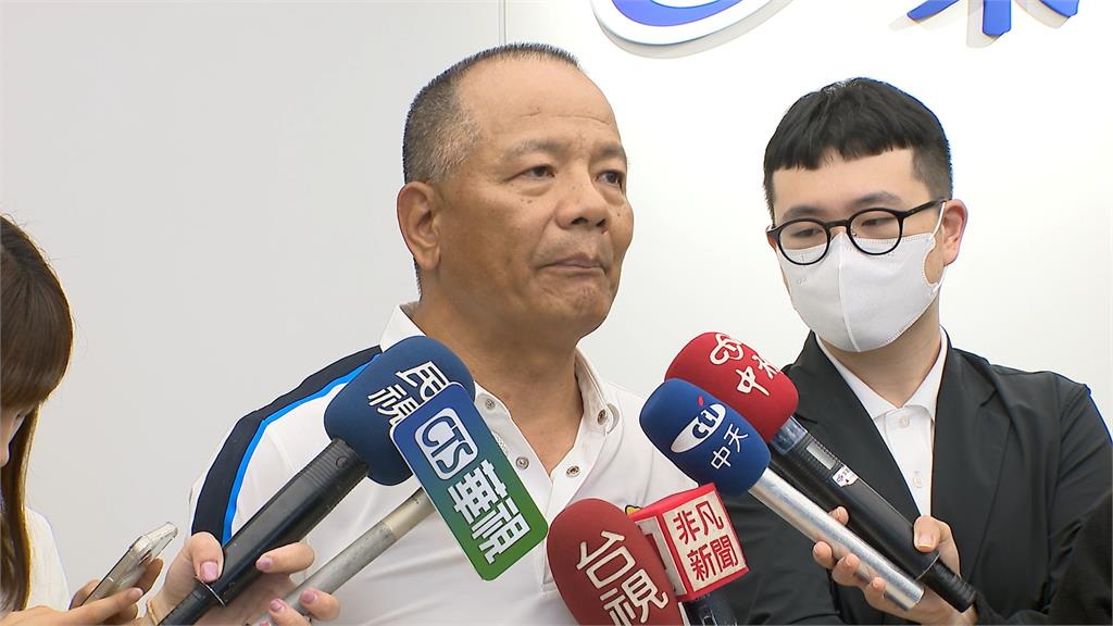 輔助駕駛再釀禍 轎車國1泰山段撞緩撞車!車頭全毀