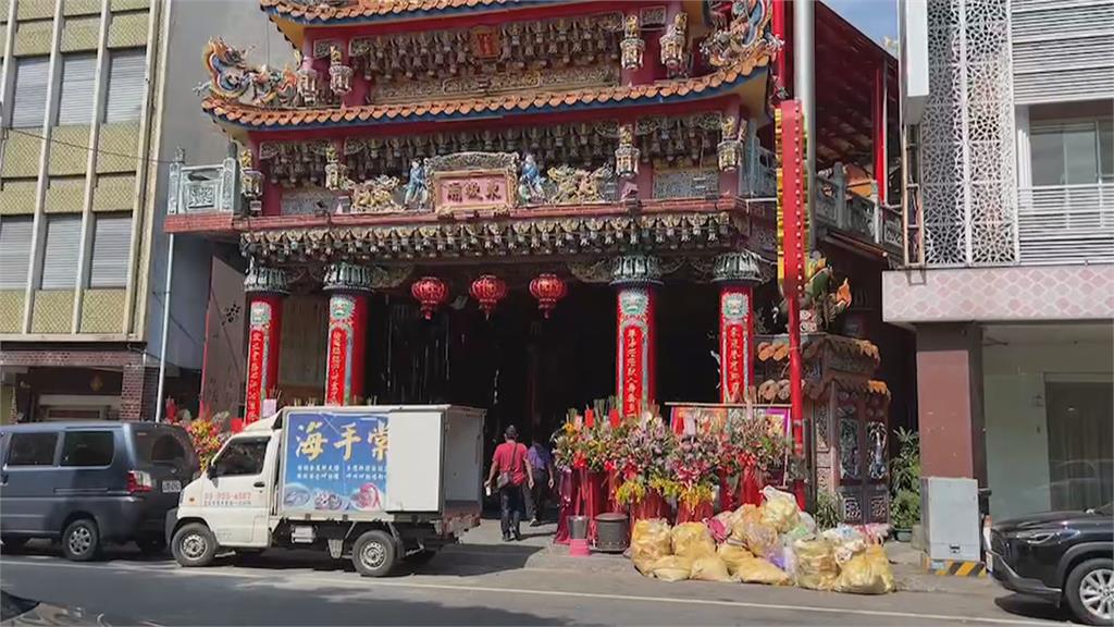 結不了緣結了怨？　婦被目擊兜售平安糖！廟方說話了