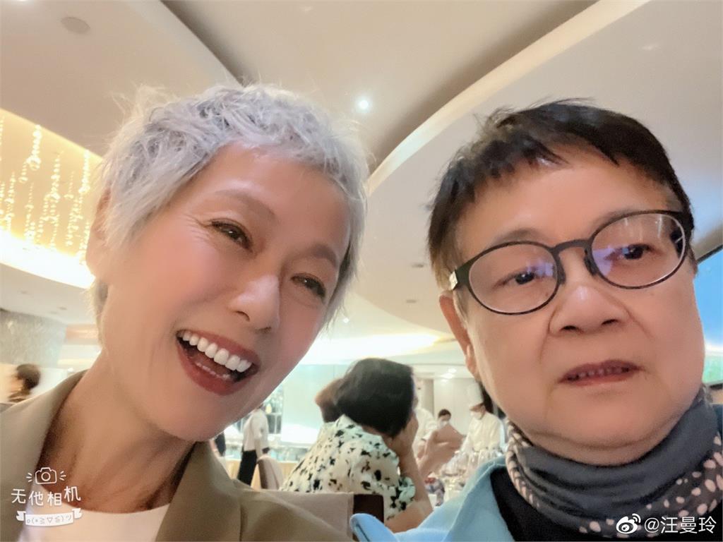 「最美許仙」59歲真實狀態曝光!頭髮全白炸青筋…身形激瘦如皮包骨