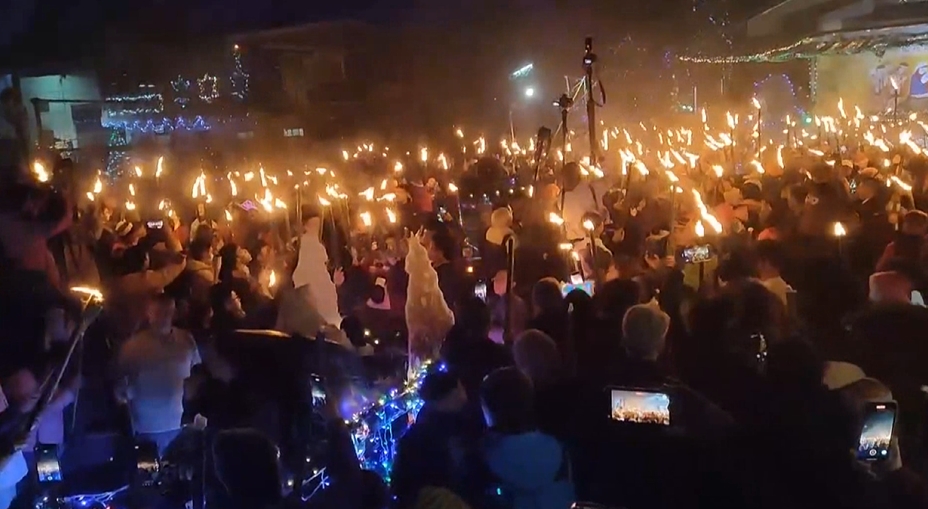 南投羅娜村26米耶誕樹點燈　熱鬧盛事吸引超過3萬名遊客