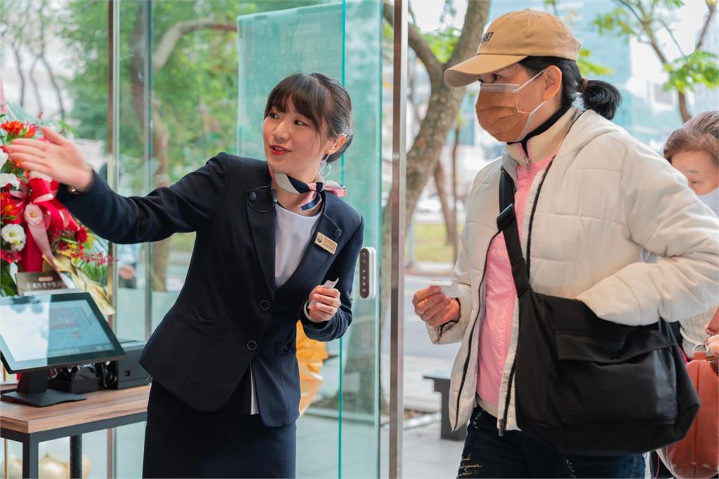 連鎖中醫集團釋上百職缺搶醫護人才 應屆生搶先入職 發早鳥獎勵金最高8,000元