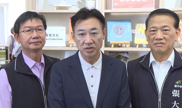 辯論卡關！江啟臣堅持20分鐘全英文　何欣純批：不是英文表演
