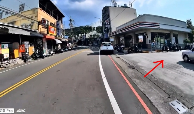 氣死！休旅車違停公車站牌前　司機廣播：駕照怎麼考的？