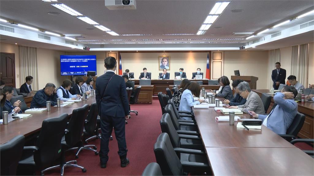 快新聞／翁曉玲程序委員會沒收表決、宣布散會　沈伯洋批：竟用最噁爛的方式