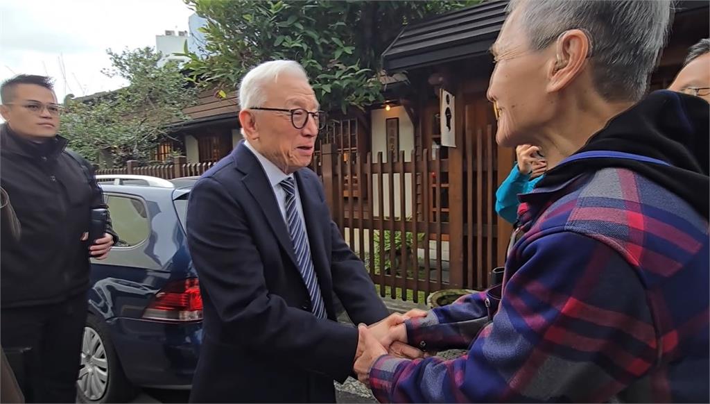 「葉霸浪潮」燒! 曹興誠見面表達敬佩 葉春蓮親簽「罷傅」連署