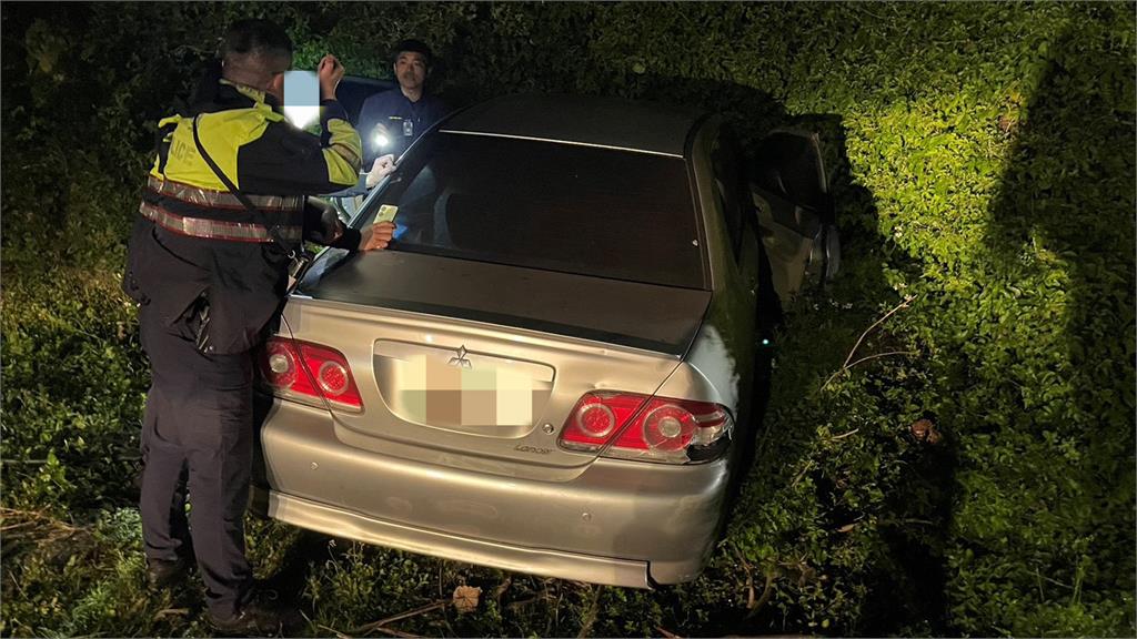 汐止轎車拒檢加速逃 警追1公里揪出「無照又藏毒」