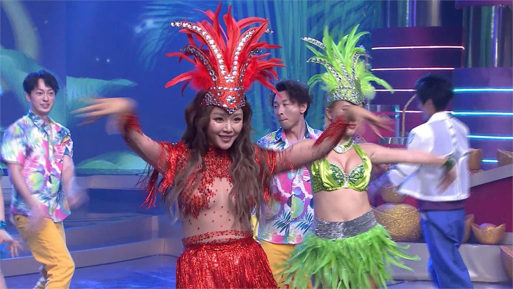 綜藝節目過年企劃百人大開場 職棒啦啦隊32撞超吸睛