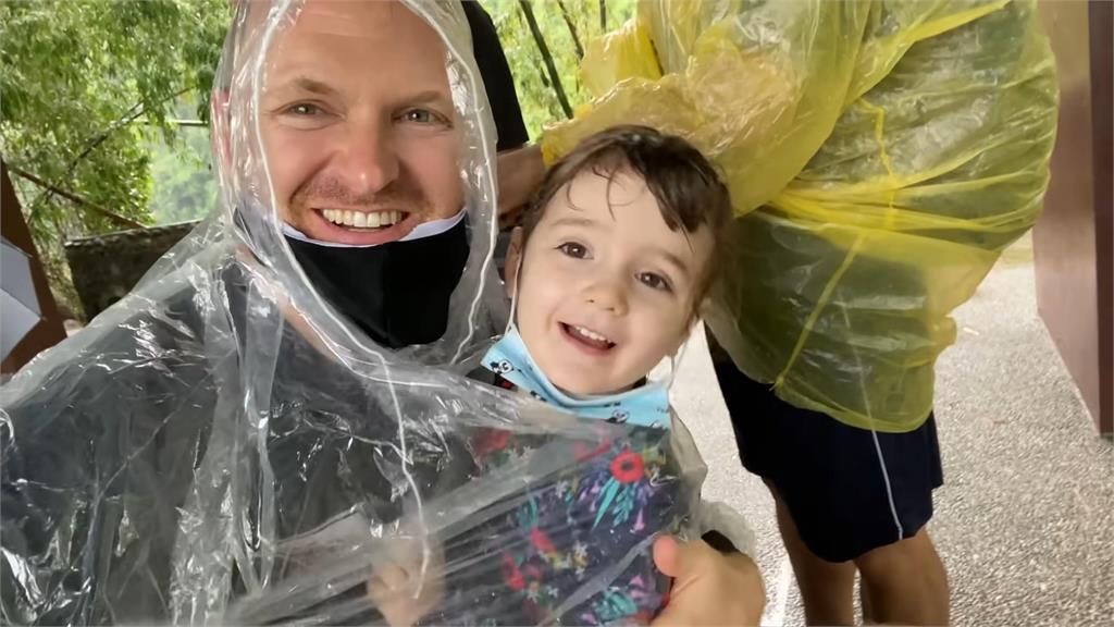 3歲美國萌孩跟爸爸探索台灣茂琳　爬2公里看瀑布不喊累