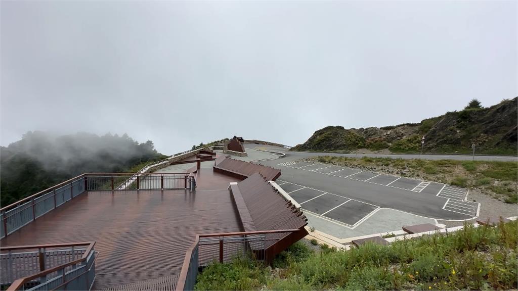 豪雨重創觀光!松雪樓住宿僅一成 停車場空蕩蕩、武嶺告示牌免排隊