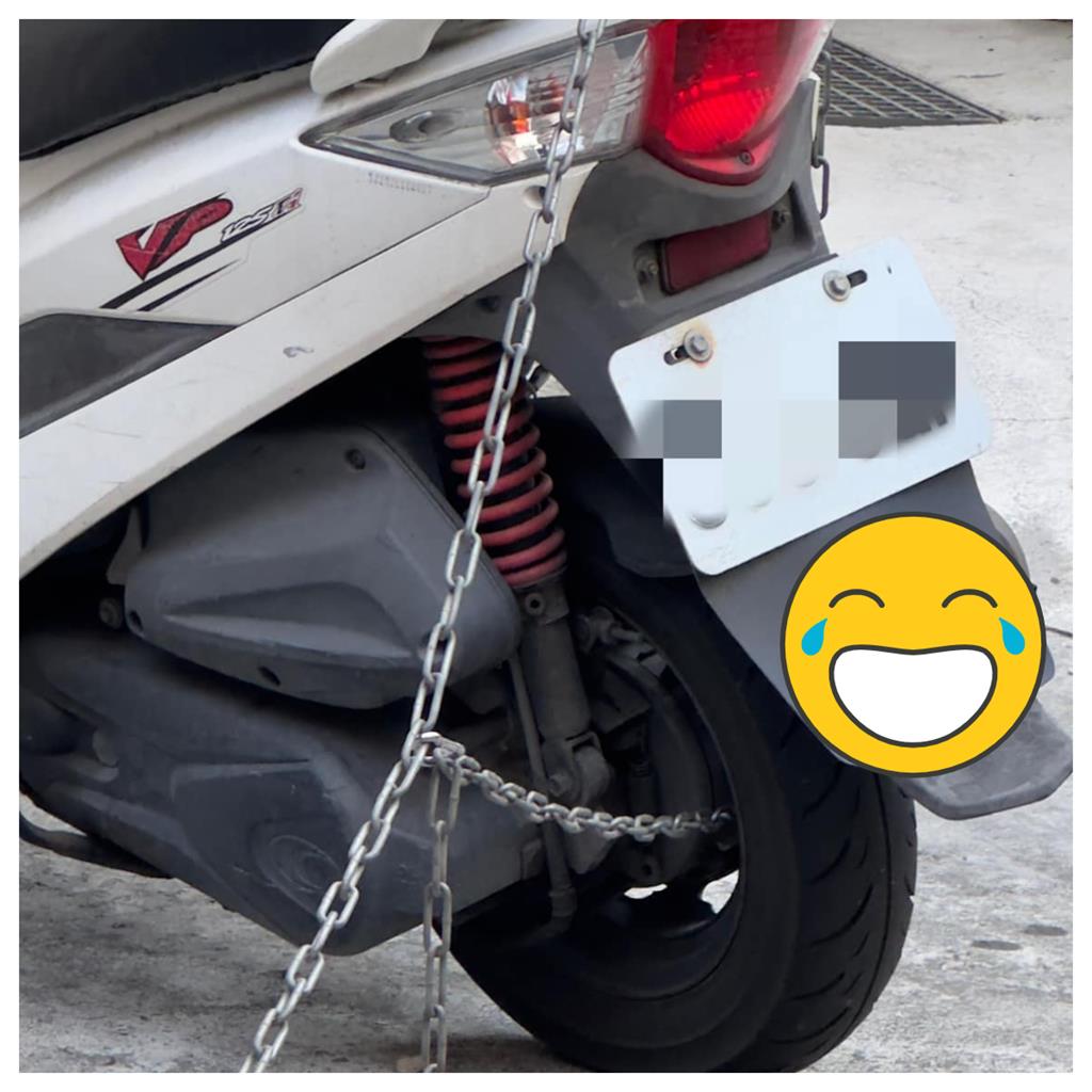 「歐兜邁」鎖傳統的尚好!他「扯告示牌鐵鍊捆機車」內行曝超慘結果