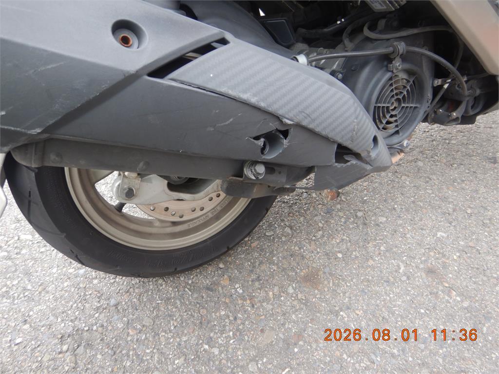 台中為禮讓救護車放慢車速　機車遭追撞　2騎士滾一圈