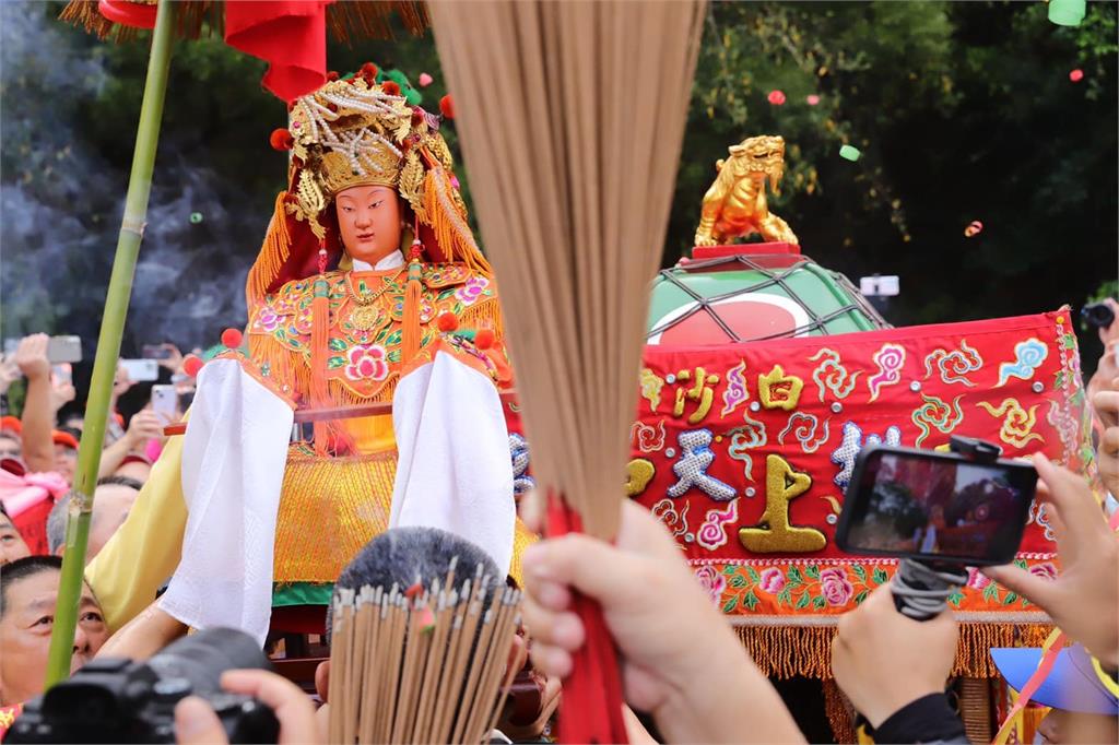 白沙屯進香突變「3尊媽祖同行」內幕曝光!拱天宮幹事喊「山邊媽不知珍惜」信眾炸鍋