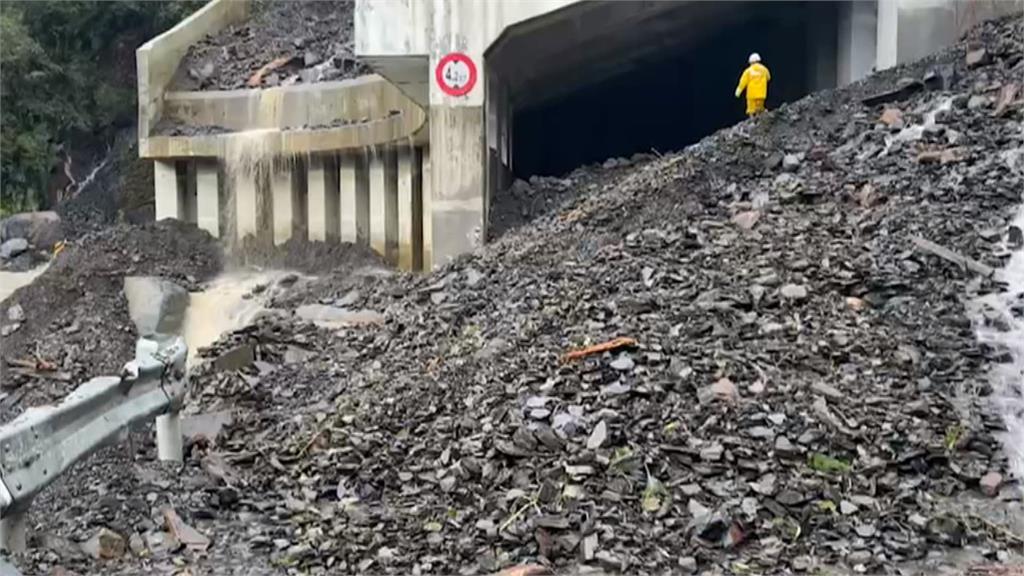 台8線83k路基掏空「大天坑」　梨山往大禹嶺加速搶通