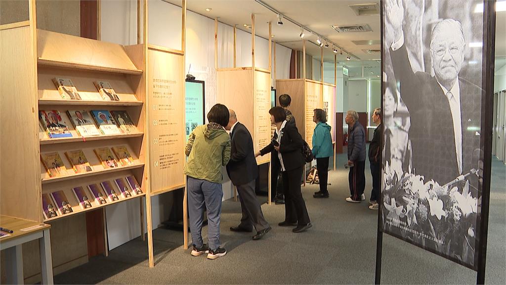 紀念「民主先生」103歲冥誕！跨時空和李登輝合影、對話