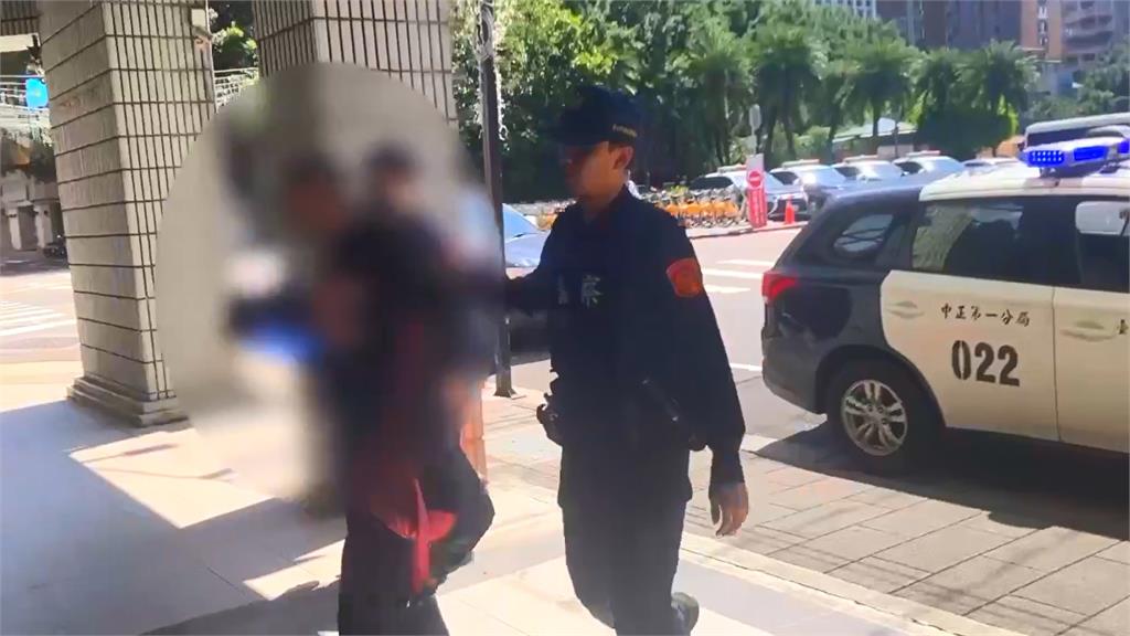 快新聞／台北車站縱火！廁所外驚見「燃燒灰燼」　鬼祟男地下街遭逮