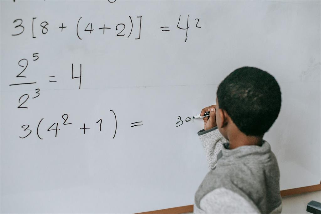 9吋披薩賣完老闆改給兩個5吋是賺?他「實際計算」後氣炸:虧超多!