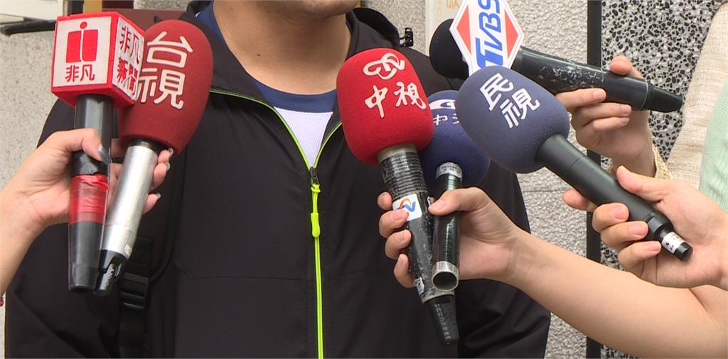 考後紓壓? 成功高中校園放焰火攻擊主任?校方澄清:非事實