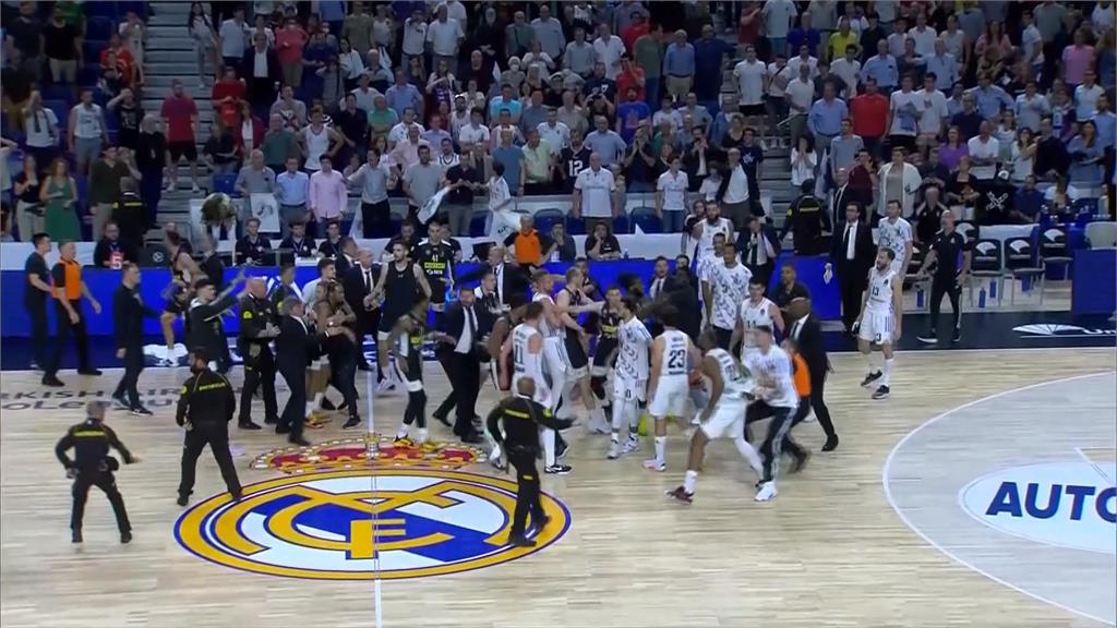 歐籃聯賽季後賽大亂鬥　雙方板凳清空中止比賽