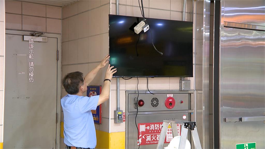 台北莽男闖地下街破壞電視、噴滅火器　推倒騎士釀3傷