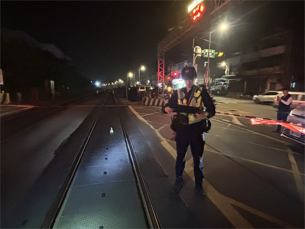 快新聞／桃園男子深夜闖平交道！遭自強號撞擊身亡　列車一度出現延誤