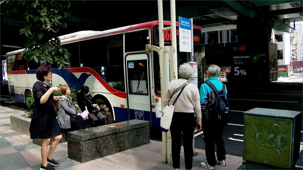 腳踏車擋公車!他見英國司機「1舉動」嘆台灣做不到…網揭「2原因」:壓力超大