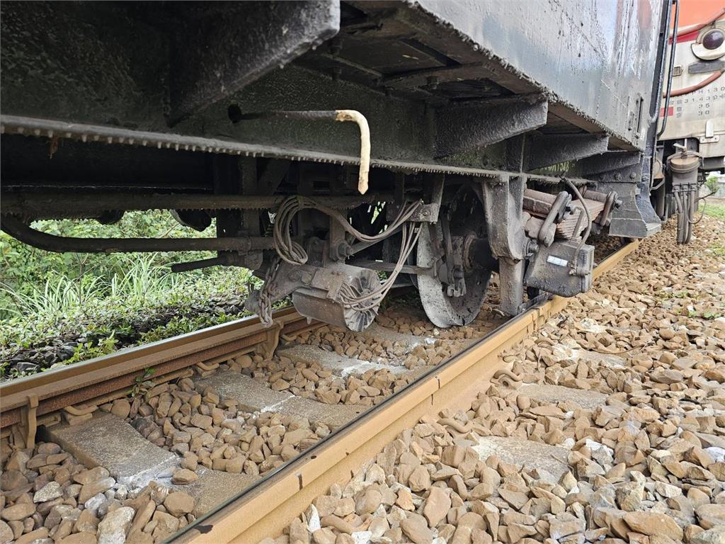 台鐵貨物列車守車脫軌　影響往宜蘭南下列車　誤點近40分