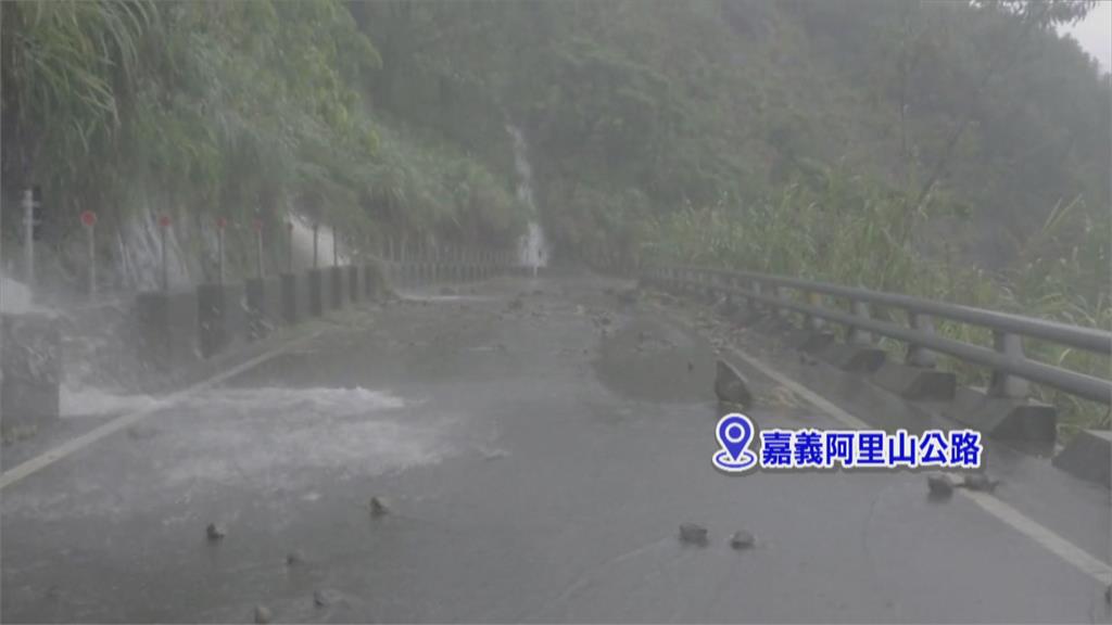 山區暴雨！　阿里山公路多處落石　邊坡成小瀑布