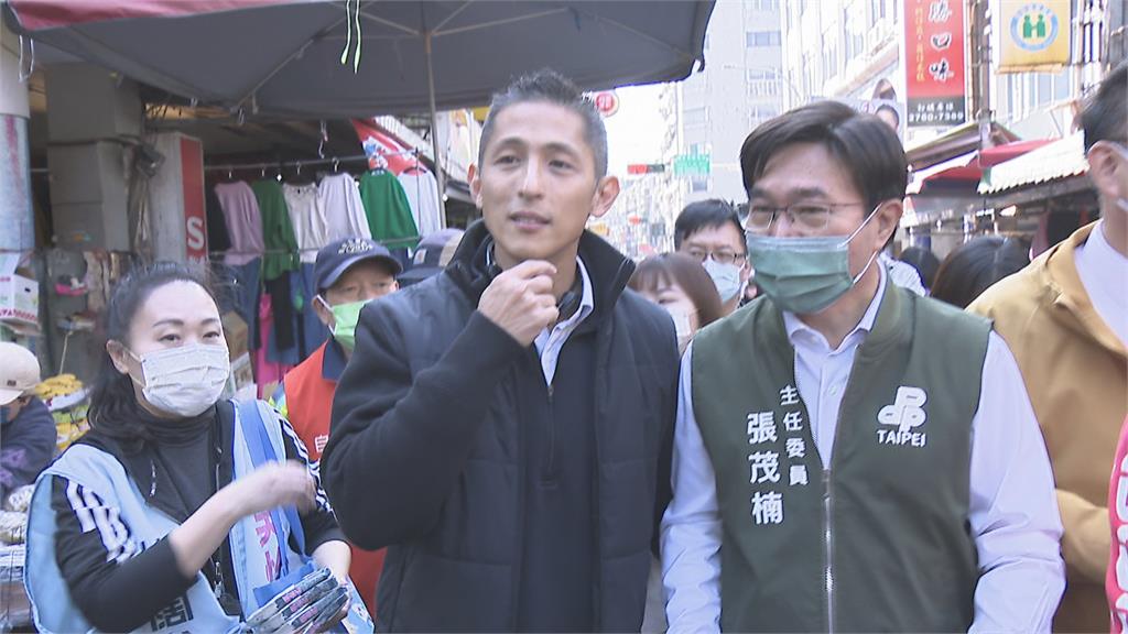 趕行程巧遇車禍 吳怡農熱心查看傷者、指揮交通