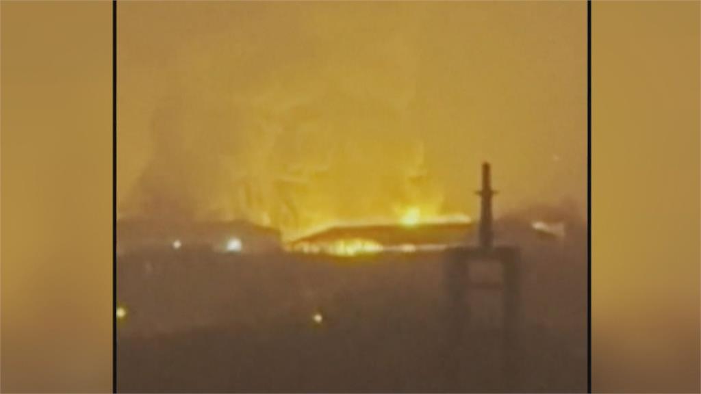 德國漢堡市倉庫大火　硫化氫恐擴散警消戴呼吸器
