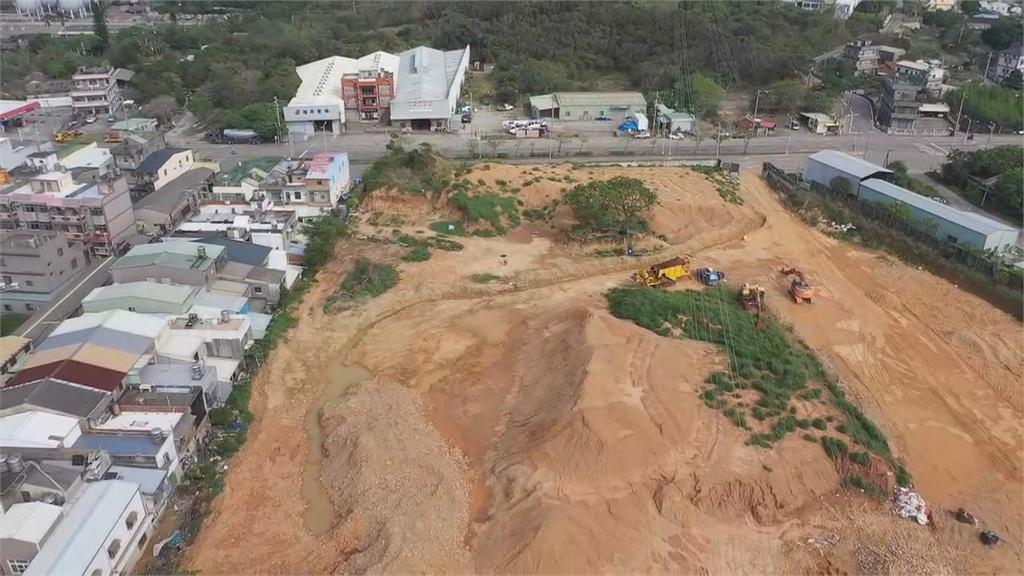心驚驚！　不肖業者猖狂盜採砂石　苗栗通霄居民「擋土鐵板」封門窗