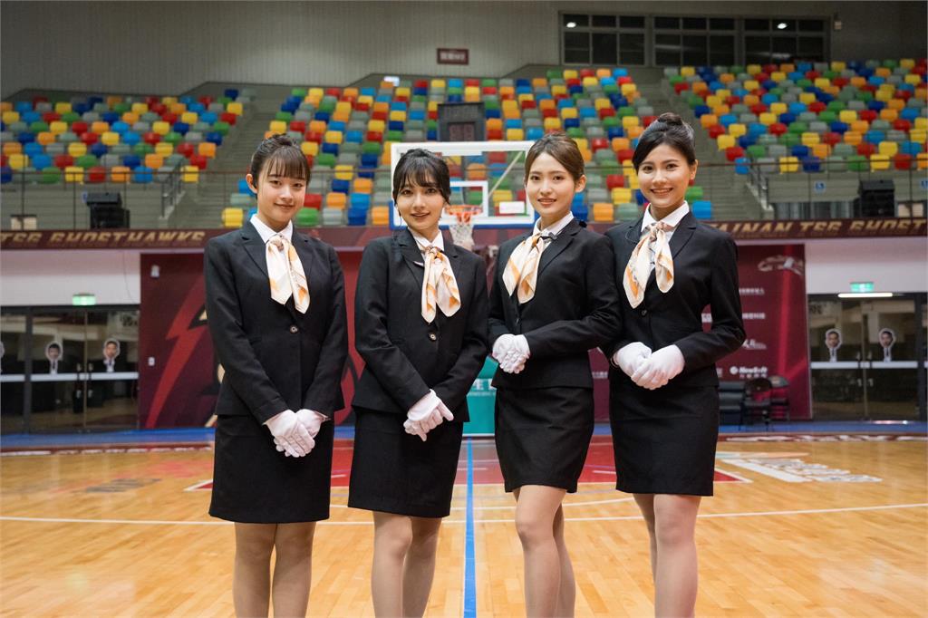 經典賽／「多益960分女神」首登場應援！IG追蹤狂飆「超香真身」曝光