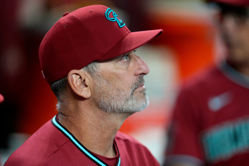 MLB(影)／「卡仔」下背部不適提前退場休息！響尾蛇總教練認為情況不嚴重