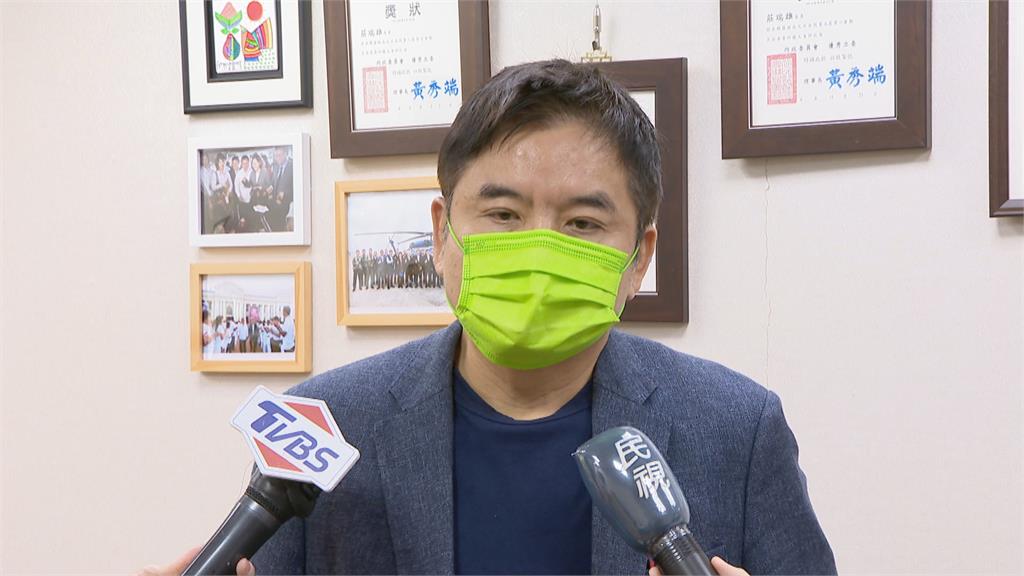 退休警稱開單遭懲　謝長廷怒斥：假消息　時間兜不攏...爆料人竟是統派議員助理