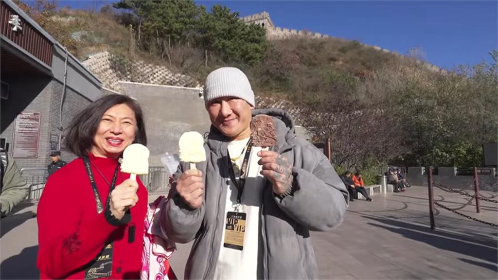 館長赴長城竟合體「澳門賭場界女強人」 驚人身價曝光網喊:還缺乾兒子嗎