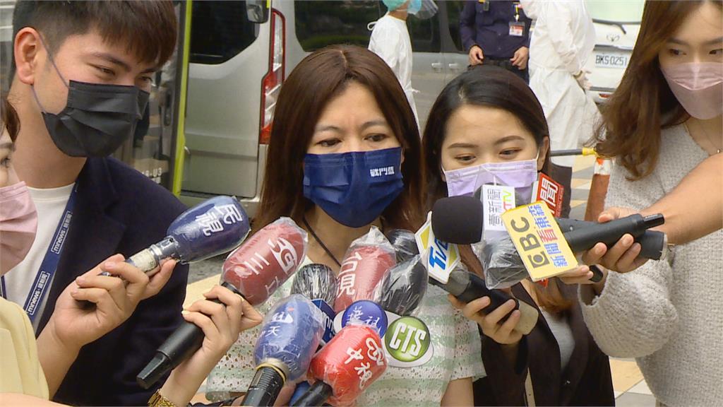 北市議會淪陷! 疫巴士進駐千人PCR採檢