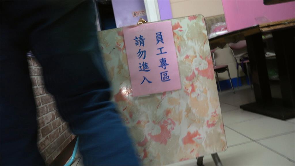 五燈獎豬腳飯爆衝突！　顧客借廁所找錯地方竟朝店員「潑灑飯菜」