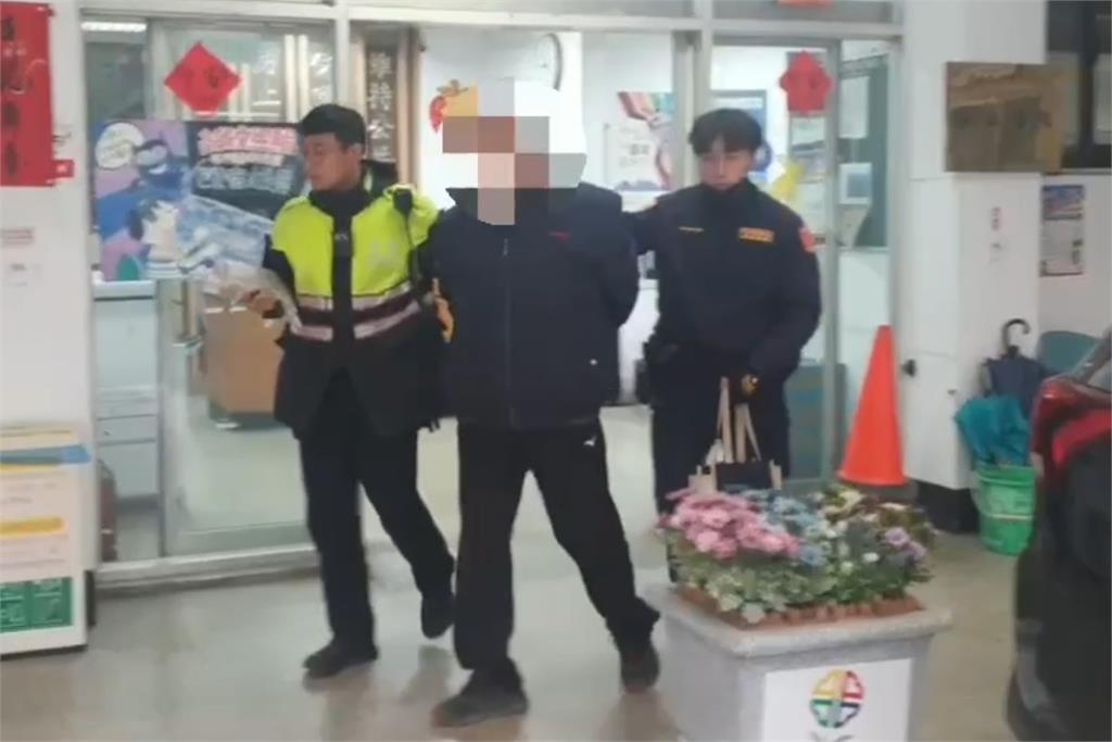 快新聞/不服交通管制「新北騎士衝撞交警」! 現場遭逮移送法辦