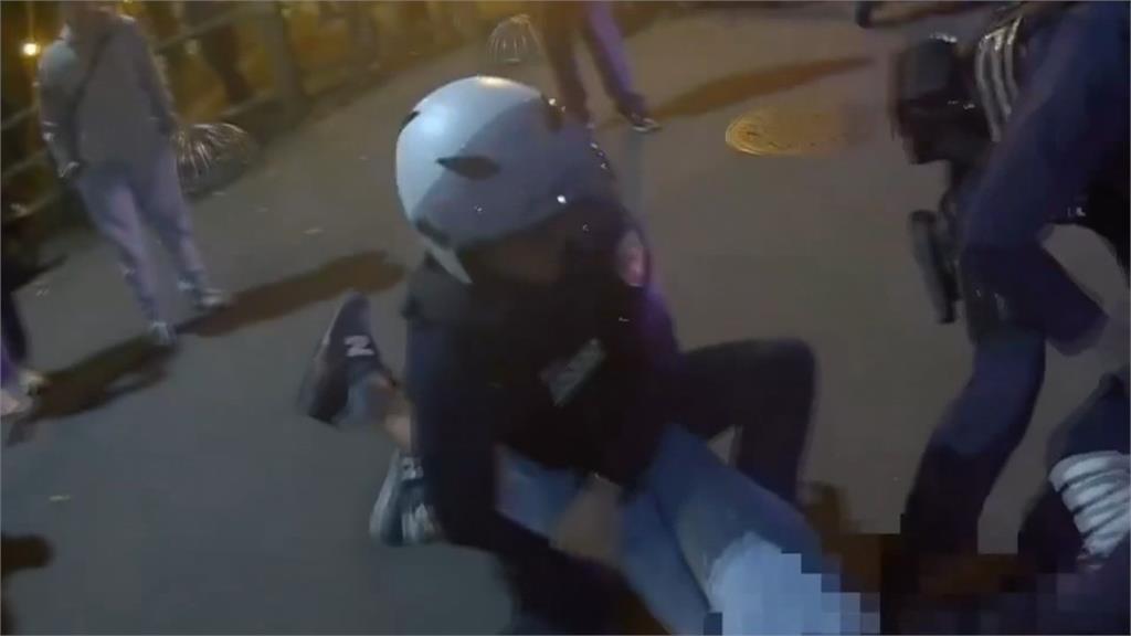 醉酒鬧事!男酒駕還亂鳴喇叭 遭壓制還反壓制警
