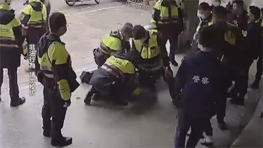 酒駕違停飆髒話還夾警拖行 大批警力壓制