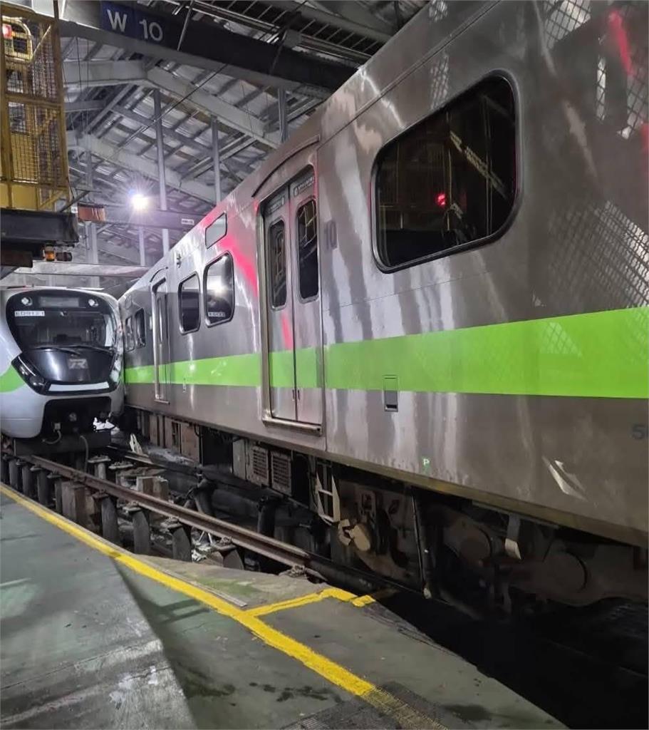最新/台鐵出事了!2列電聯車相撞 6節車廂出軌