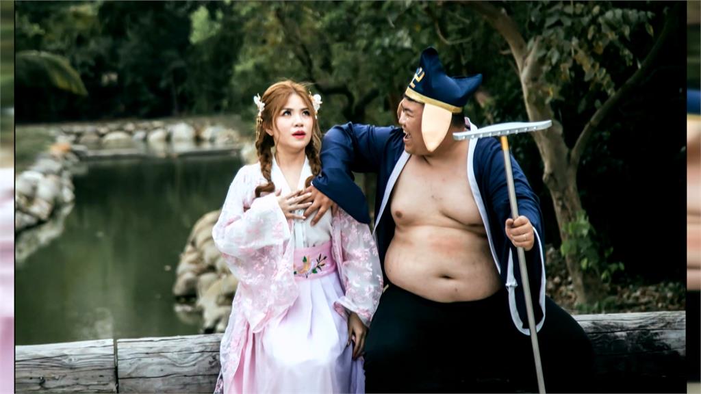 高雄婚禮新郎扮「豬八戒」進場　賓客笑稱：新郎露得比新娘多