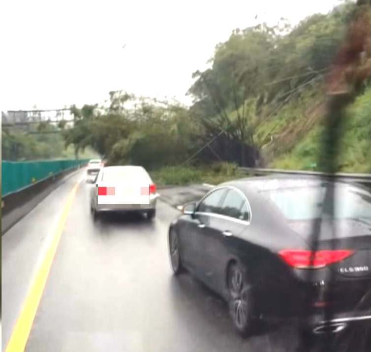 豪雨狂炸！國道10號燕巢路段　驚傳邊坡坍塌災情